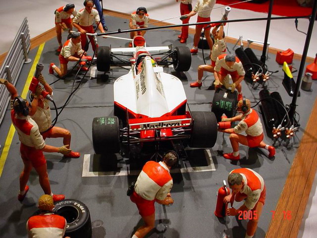 PIT STOP MCLAREN 4/5B