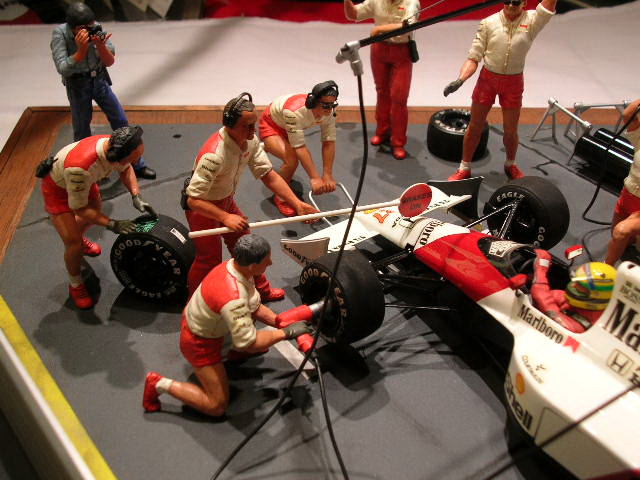 PIT STOP MCLAREN 4/5B